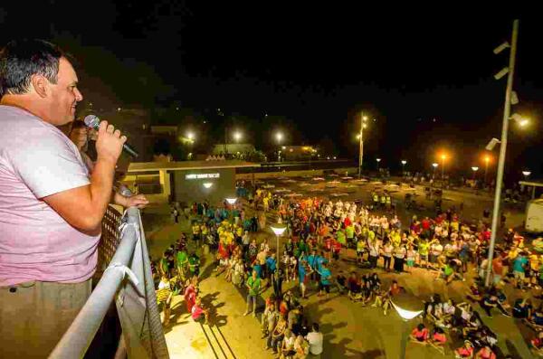 Finestrat vivi&oacute; su primera jornada de las fiestas patronales con una multitudinaria "arrepleg&agrave; de barraques" 