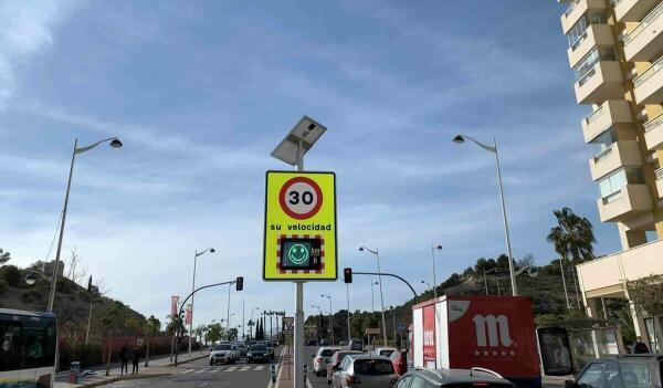 Benidorm · Movilidad instala un radar informativo en la avenida Vicente Pérez Devesa para que los vehículos moderen la velocidad