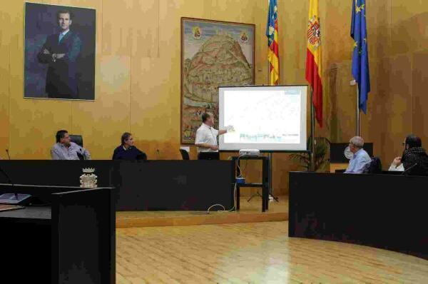 Benidorm lanza un proyecto para adecuar todos los senderos de El Moralet, incluida la antigua v&iacute;a del TRAM