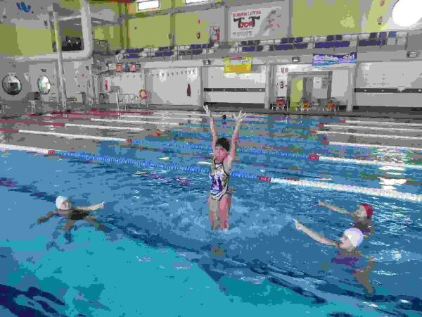 La Nuc&iacute;a &middot; 15 nadadoras participaron en el III Campus de Nataci&oacute;n Sincronizada 