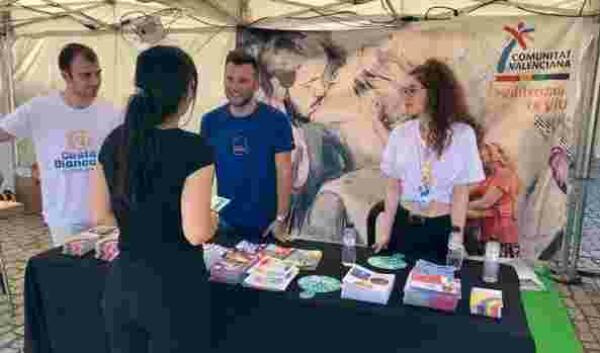 Benidorm y su oferta LGBT+ se promocionan en el Pride de Barcelona