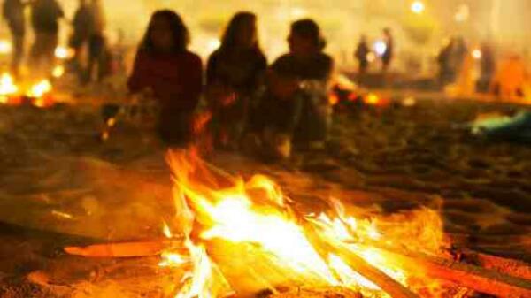 La Vila Joiosa cierra sus playas y calas en la noche de San Juan.