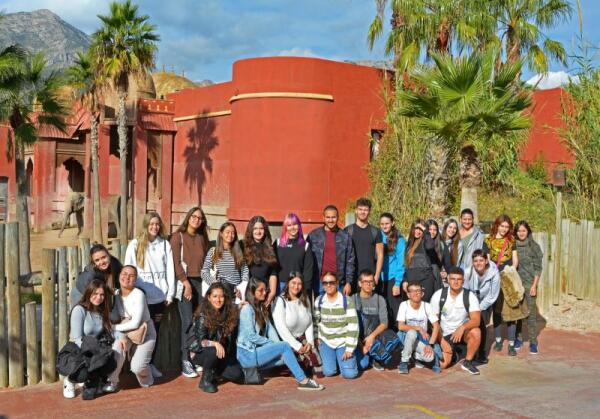 Un grupo de alumnos de auxiliar técnico en veterinaria se forman en Terra Natura Benidorm