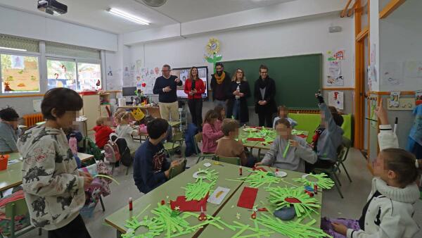 Una treintena de escolares de 3 a 12 a&ntilde;os participan en la &lsquo;Escuela de Navidad&rsquo; de Benidorm