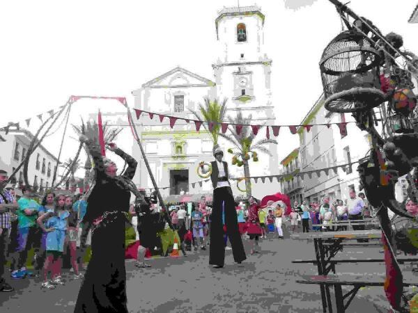 El XIII Mercado Medieval llena las calles de La Nuc&iacute;a  de artesan&iacute;a, teatro, y m&uacute;sica