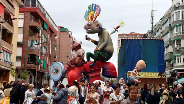 La Falla Els Tolls logra el premio a mejor monumento y a la crítica