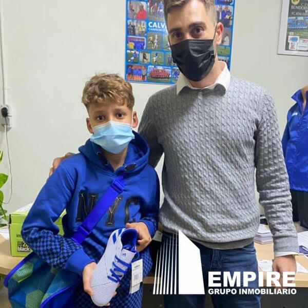 EMPIRE PREMIUM PROPERTIES BECA A UN NIÑO DE 12 AÑOS SIN RECURSOS PARA QUE JUEGUE EN EL CF BENIDORM