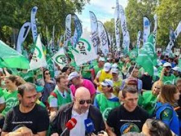 Más de 70.000 personas protestan contra Sánchez por el "empobrecimiento social"