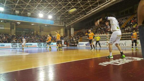 Incre&iacute;ble victoria del Balonmano Benidorm ante el Ademar Le&oacute;n
