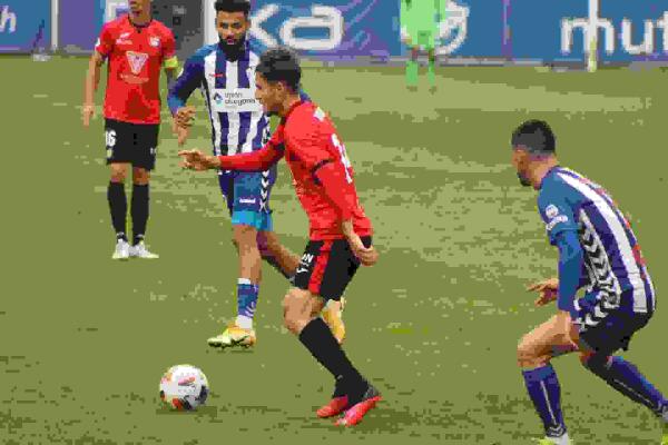 La Nucía pierde 3-2 ante el Alcoyano y cae a la séptima plaza