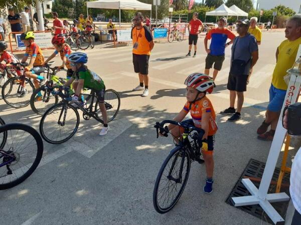 Cuatro ciclistas de la Marina Baixa suben al pódio de Xàbia