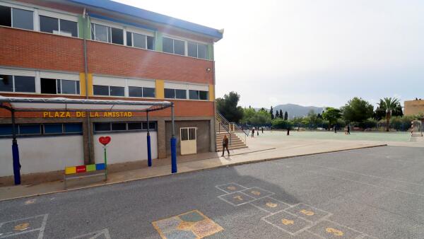 Benidorm invierte algo m&aacute;s de 160.000 euros en un nuevo plan de pintado de centros educativos