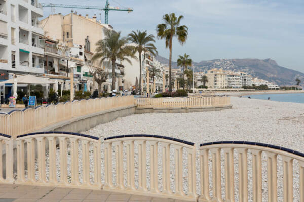 Altea saca para cuatro años la explotación del alquiler de hamacas y sombrillas de sus playas