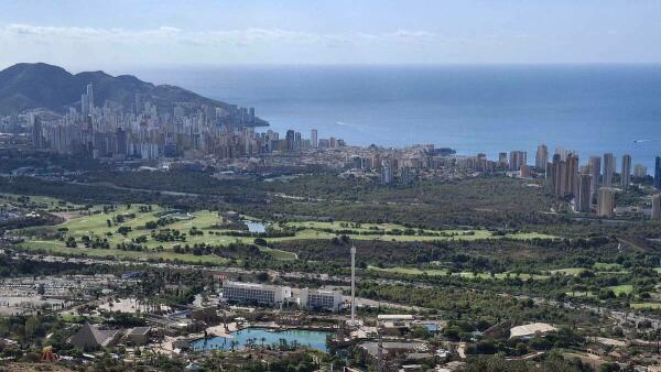 La Comisión Europea selecciona a Benidorm como finalista del premio ‘Pionero Verde del Turismo Inteligente 2025’  