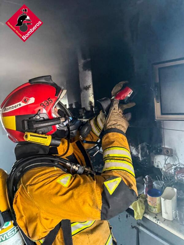 Se incendia la cocina de una vivienda unifamiliar en L´Alfas del Pi.  