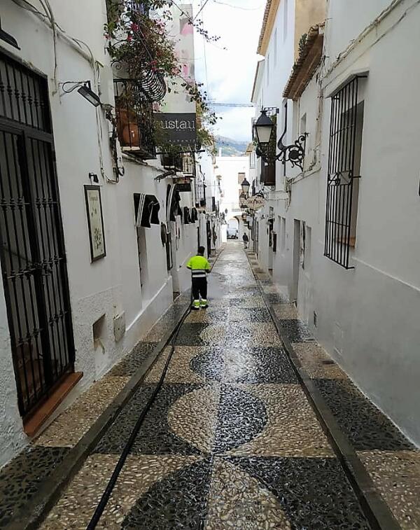 Altea “se pone guapa” para recibir a los visitantes en este Puente del Pilar 