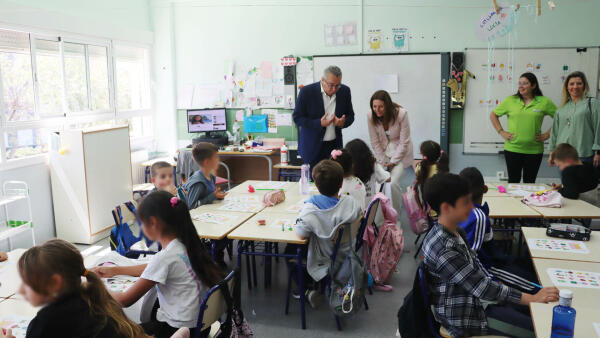 Familias de más de 60 menores hacen uso de la ‘Escuela de Pascua’ de Benidorm para conciliar durante las vacaciones
