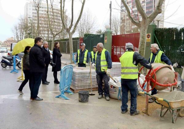 Benidorm · Participantes del programa EMCORP realizan actuaciones de accesibilidad en Els Tolls y el Rincón