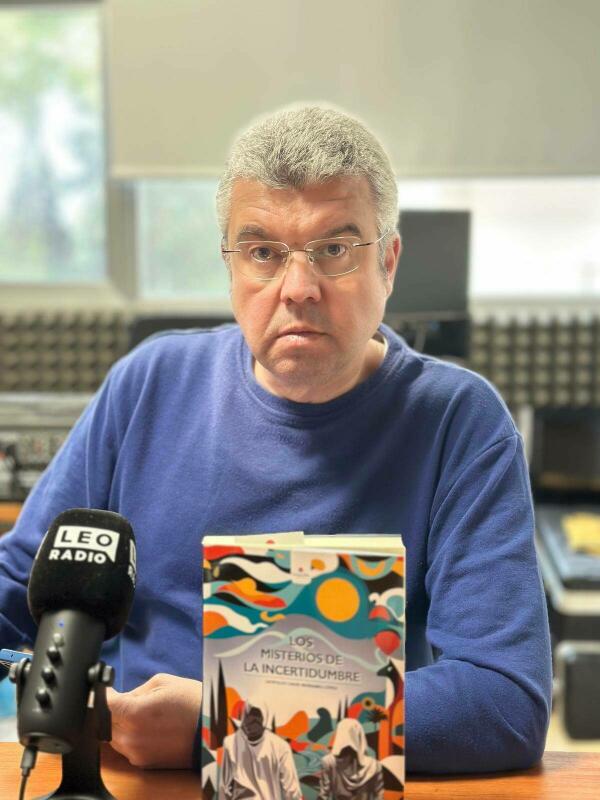Leopoldo David Bernabéu Presenta su Primer Libro: Los Misterios de la Incertidumbre