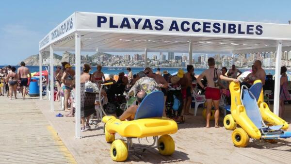 Más de 5.000 personas han utilizado los puntos de playas accesibles durante los dos primeros meses de temporada alta