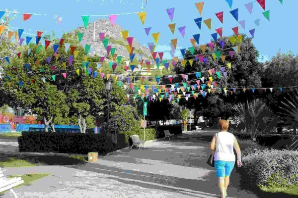 Callosa &middot; La plaza del Llaurador se prepara para albergar este fin de semana el festival &lsquo;Els Colors de la Terra&rsquo; 