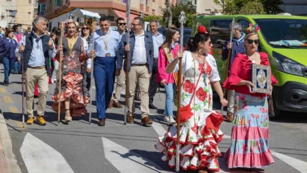 Las salves rocieras suenan de nuevo en las calles de Benidorm