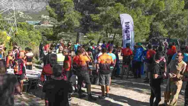 Más de 100 personas acuden a la llamada del Club Ciclista Altea y Medio Ambiente para la limpieza del Tossal de Mandem 