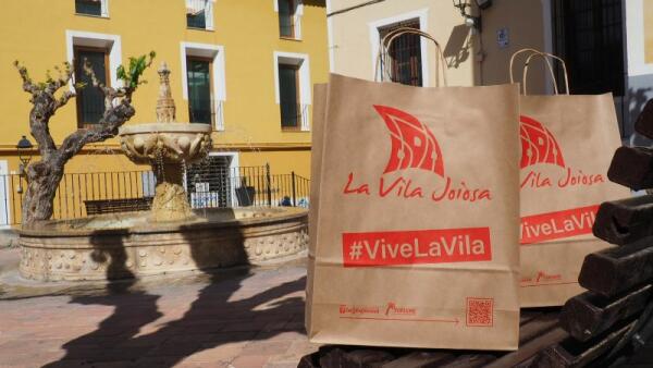 Turismo la Vila Joiosa sustituye las bolsas de plástico por otras de papel y material reciclado  