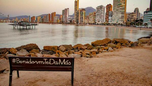 Benidorm aprueba el pago de la primera remesa de bonos consumo por valor de 748.130 euros 