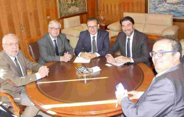La nueva directiva de Uepal se re&uacute;ne con Luis Barcala 