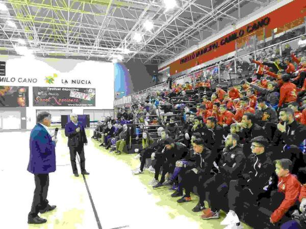 Jos&eacute; Antonio Camacho transmiti&oacute;  su &ldquo;Pasi&oacute;n por el F&uacute;tbol&rdquo; al f&uacute;tbol base nuciero 
