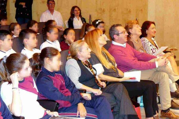 Alumnos de Primaria de Benidorm conmemoran el centenario del nacimiento de Gloria Fuertes