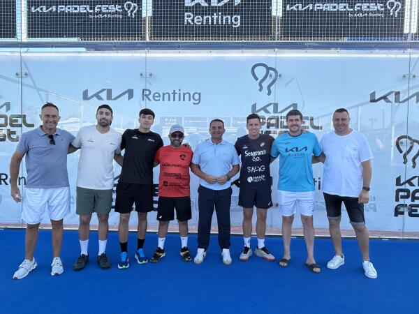 Paquito Navarro realizó una exhibición en el Kia Padelfest La Nucía