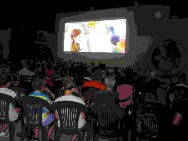 La Nuc&iacute;a &middot; &ldquo;Gru, mi villano favorito&rdquo; re&uacute;ne a 600 personas 