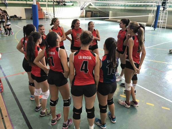 Las juveniles del Club Voley La Nucía ganan en Onteniente