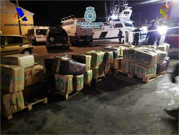 Desarticulada una organizaci&oacute;n criminal que fabricaba sus propias narcolanchas para introducir hach&iacute;s en la pen&iacute;nsula.