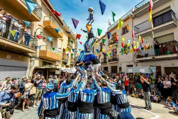 Éxito de participación en el “Mercat Gastronòmic i Tradicional” que llenó este fin de semana las calles del casco histórico de Finestrat