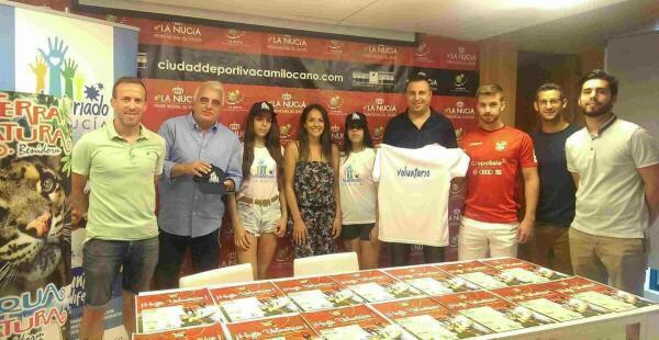 Convenio entre el Voluntariado La Nuc&iacute;a y el Club de F&uacute;tbol