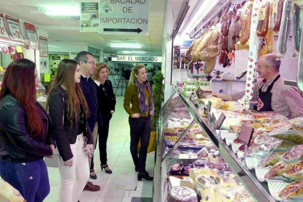   &lsquo;Benidorm fet a m&agrave;&rsquo; promociona el comercio tradicional del Mercado Abril