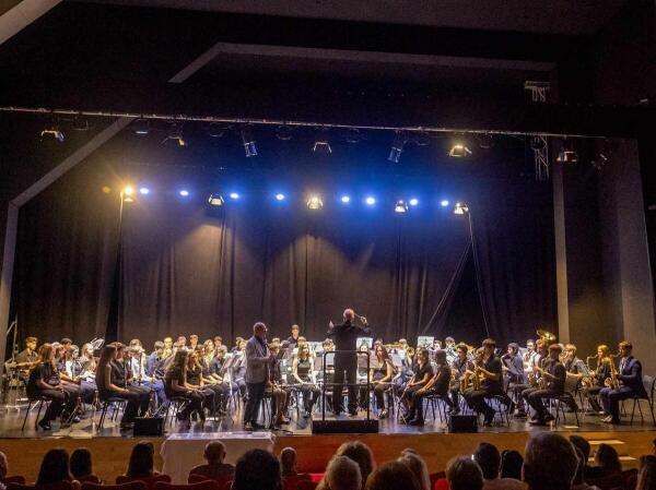 Alumnos del conservatorio de Benidorm estrenan ‘l’Aventura del Dr. Balmis’ en su fin de curso