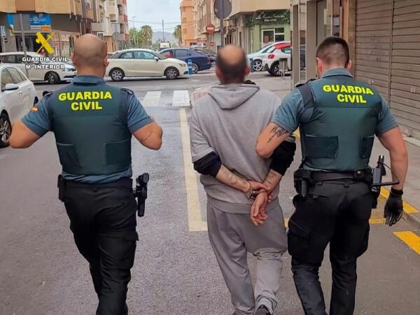 La Guardia Civil detiene a un atracador reincidente que acababa de salir de prisión  