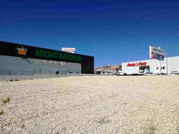 El Ayuntamiento de Finestrat vende en subasta pública por 1’1 millón € la parcela del bulevar comercial 