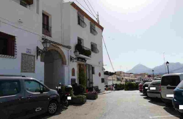 Tráfico pone en marcha el horario de verano de circulación de vehículos en el casco antiguo de Altea 