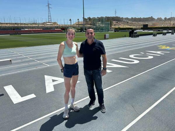 La campeona mundial de triatlón Beth Potter realiza un stage en La Nucía 