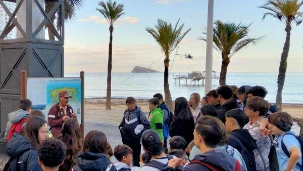 Alumnos del IES Bernat de Sarrià visitan la Torre de les Caletes 