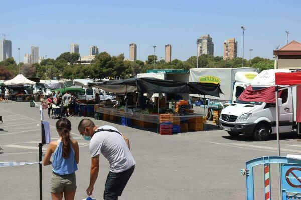 Normalidad en la primera jornada del mercadillo municipal de Foietes.