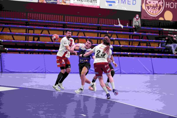 Jules Lignieres e Iván Rodríguez continúan en el Balonmano Benidorm