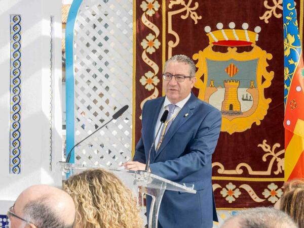 Toni Pérez reafirma, en el Dia de la Comunitat, el compromiso de Benidorm y los valencianos “con el futuro del país y las nuevas generaciones”