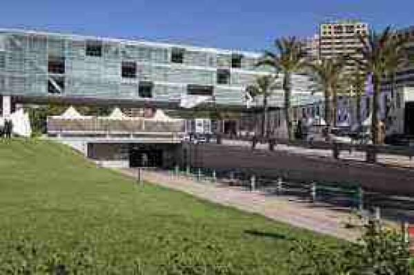 Benidorm recibe una subvenci&oacute;n del IVACE para implantar un nuevo punto de carga r&aacute;pida para veh&iacute;culos el&eacute;ctricos.