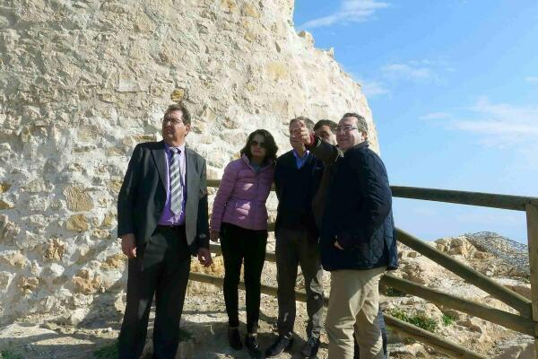 Benidorm &middot; Objetos hallados en las obras de consolidaci&oacute;n de la Torre de Les Caletes permitir&aacute;n saber c&oacute;mo viv&iacute;an sus vig&iacute;as